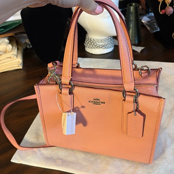 🆕 Coach Classic Pink Pebbled Leather Logo Tag removable strap Tote Bag - Picture 2 of 16